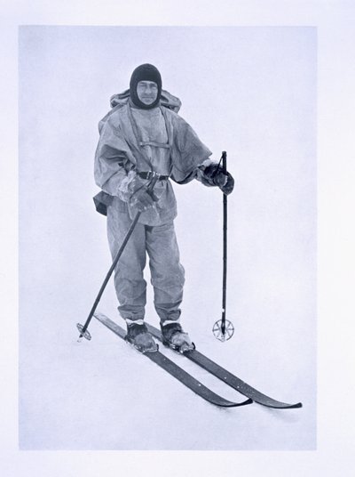 Capitano Scott (1868-1912) sugli sci durante la spedizione 